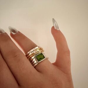 Elegant Silver and Gold Ring with Green Gemstone